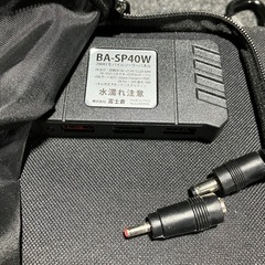 ポータブル電源、ソーラーパネル付きの画像