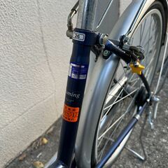 Quwing 2６インチ 自転車 ネイビー 変速付き 前輪タイヤがパンクしています 防犯登録抹消済の画像