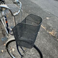 Quwing 2６インチ 自転車 ネイビー 変速付き 前輪タイヤがパンクしています 防犯登録抹消済の画像