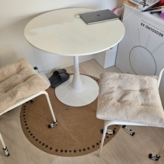 オシャレ　テーブル、椅子プレゼント付きの画像