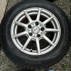 DUNLOP スタッドレスタイヤ　セレナ使用