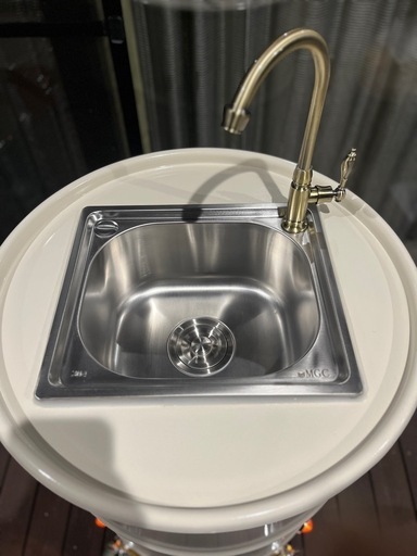 ドラム缶DIY 手洗いシンク　ワーゲンバス　水道ホース繋ぐだけ　家庭用コンセント付き　ガレージや店舗のオシャレアップに　実用品