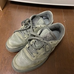 リーボッククラシックスニーカーの画像