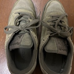 リーボッククラシックスニーカーの画像