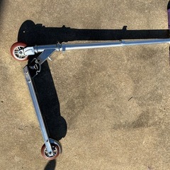 kidsキックボード２台＋オマケ　スニーカーの画像