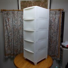 お譲りします！  中が透けない壁付きチェスト スリム 5段（中古...