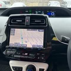 値下げ‼️スタッドレス装着済み装着‼️車検長い❗️燃費最高プリウスS4WD‼️の画像