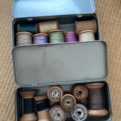 アンティーク　古い糸と缶セットの画像