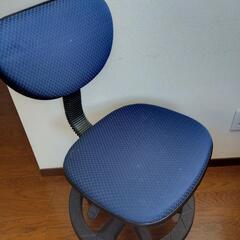 学習机、イス、キャビネットの3点セットの画像