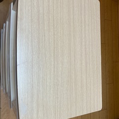 ４段の衣装ケースの画像