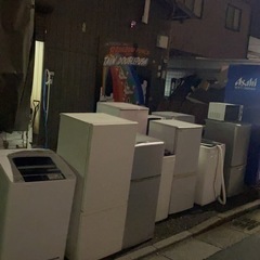 冷蔵庫、洗濯機、ベット、ソファの画像