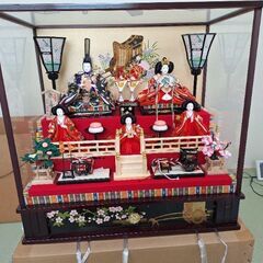 ガラスケース入り三段雛人形