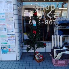オーナメント付きクリスマスツリー