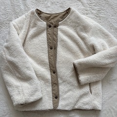 ユニクロ　
 ボアジャケットMサイズ 　リバーシブル　の画像