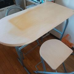 ハイテーブルとハイチェアx2
