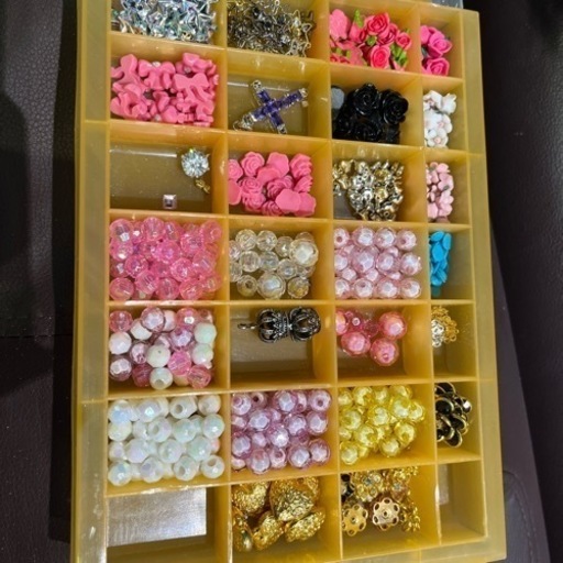 デコパーツやnailストーン