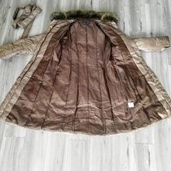 ミルクティー色　ダウン　ブルーフォックスファー取り外し可の画像