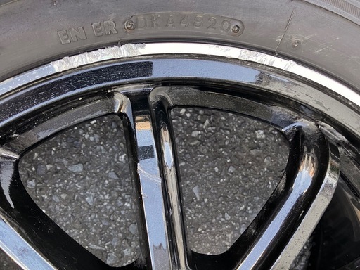 スタッドレスタイヤ　215/60R17 