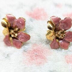☆イヤリング　アクセサリー　フラワーイヤリング　ピンク　中古品　の画像