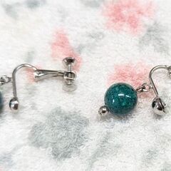 ☆イヤリング　アクセサリー　玉・濃緑　中古品　の画像