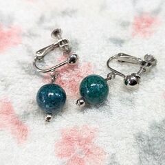 ☆イヤリング　アクセサリー　玉・濃緑　中古品　の画像