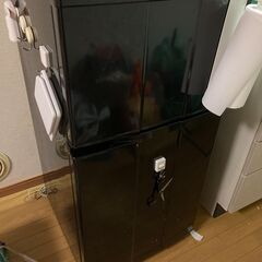 【あげます】冷蔵・冷凍庫 (写真に写ってる冷蔵庫に張っているもの...
