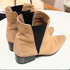 Urban outfitters 本革 スエード サイドゴアブーツの画像