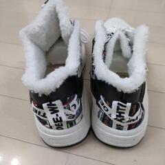 新品未使用27cm　おしゃれなボア付きスニーカー靴の画像