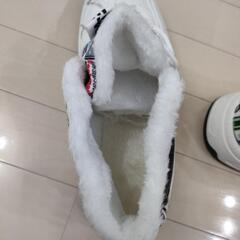 新品未使用27cm　おしゃれなボア付きスニーカー靴の画像