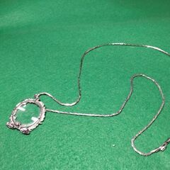 未使用品・ルーペのついたペンダント