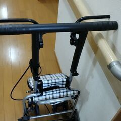 シルバーカー　重さ4キロの画像