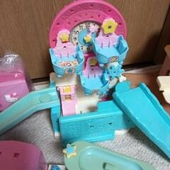 ここたま、リカちゃんハウスの家具、キティちゃんキッチン、音の鳴るステッキまとめ売りの画像