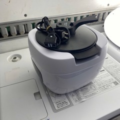 ヒロ・コーポレーション 多機能調理炊飯器 ホワイト(無水調理・蒸し調理・スロークッカー・煮物・糖質カット2合炊き・通常炊飯4合炊き) レッド NC-F180WHの画像