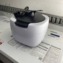 ヒロ・コーポレーション 多機能調理炊飯器 ホワイト(無水調理・蒸し調理・スロークッカー・煮物・糖質カット2合炊き・通常炊飯4合炊き) レッド NC-F180WHの画像