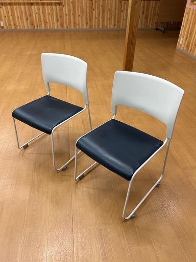 スチールイス2つ