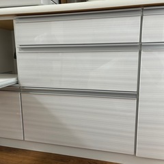 キッチンボード　食器棚　白