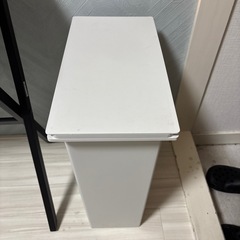 無印の大きめの蓋付きゴミ箱
