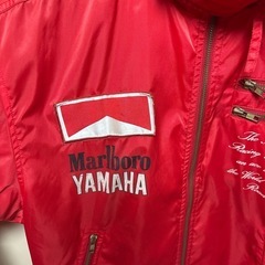 マルボロとヤマハのジャケットの画像
