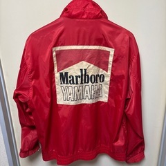マルボロとヤマハのジャケットの画像