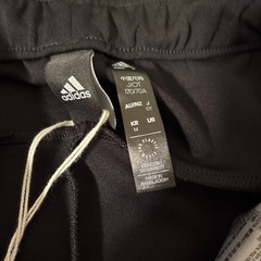 adidasパンツの画像