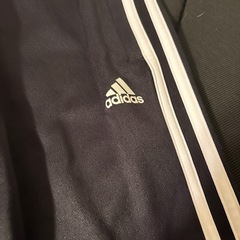 adidasの画像