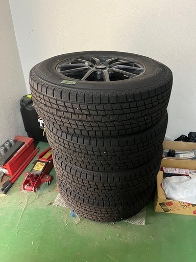 デリカ　スタッドレスタイヤ　ホイールセット　215/70 16