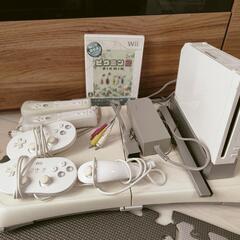 任天堂 Wii 本体 リモコンが5個、wii fitの台1個 ゲ...