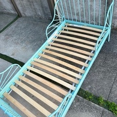 IKEA 伸長式ベッドフレームとすのことマットレス