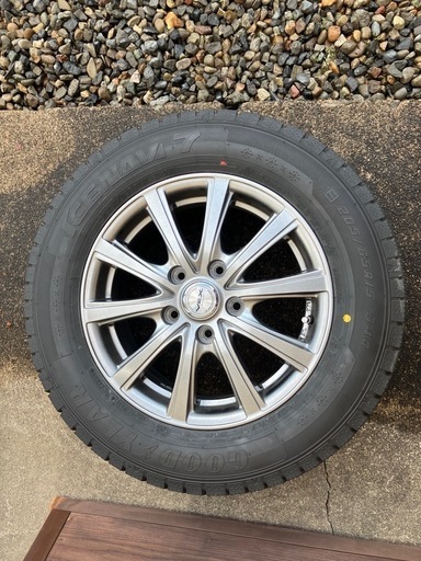 スタッドレスタイヤ