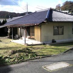湯郷温泉内にある４DK平屋建て　複数台の駐車可（仲介）