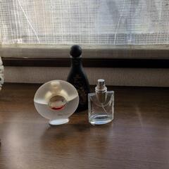 香水の空き瓶、３本