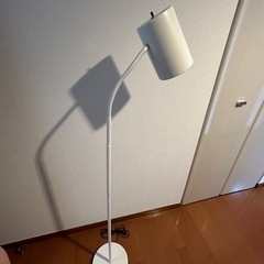 イケアフロアライト