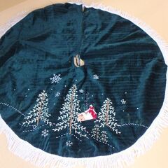 電飾付きクリスマスツリー　高さ2.3ｍ　オーナメント多数の画像