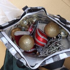 電飾付きクリスマスツリー　高さ2.3ｍ　オーナメント多数の画像